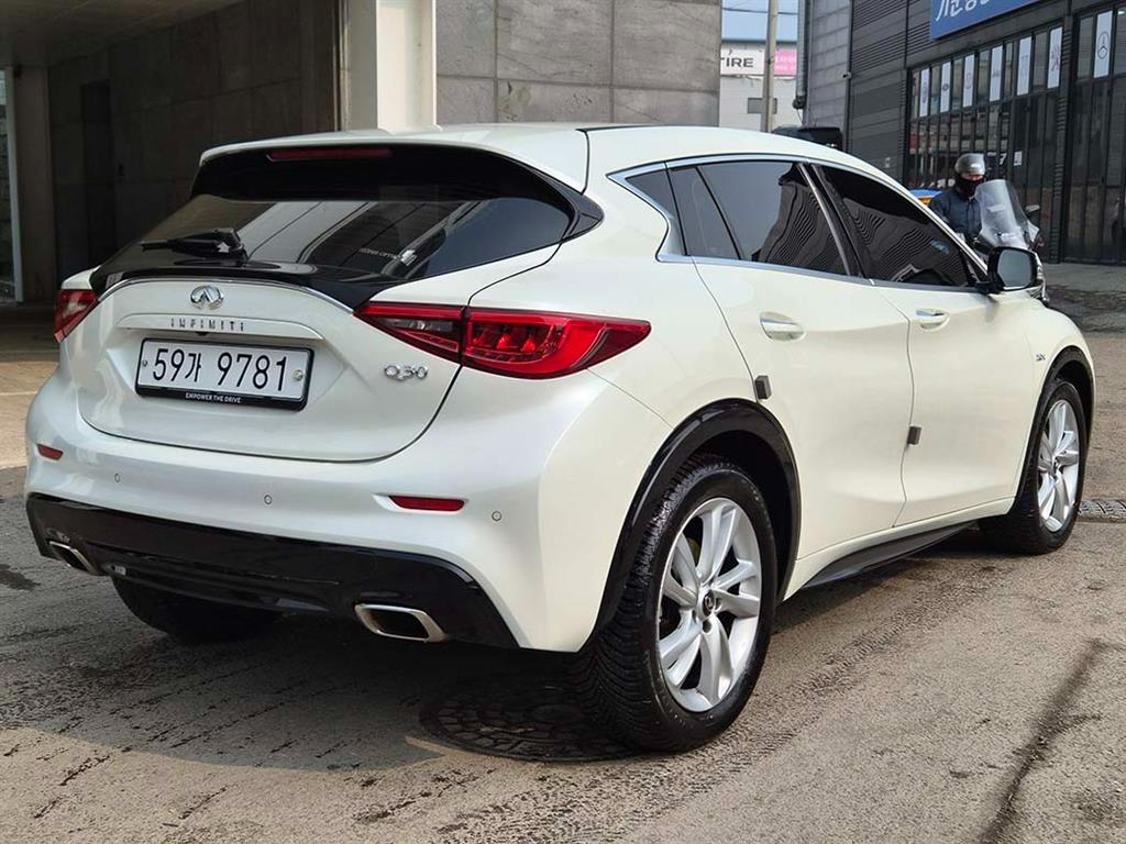 Infiniti Q - Vista 4