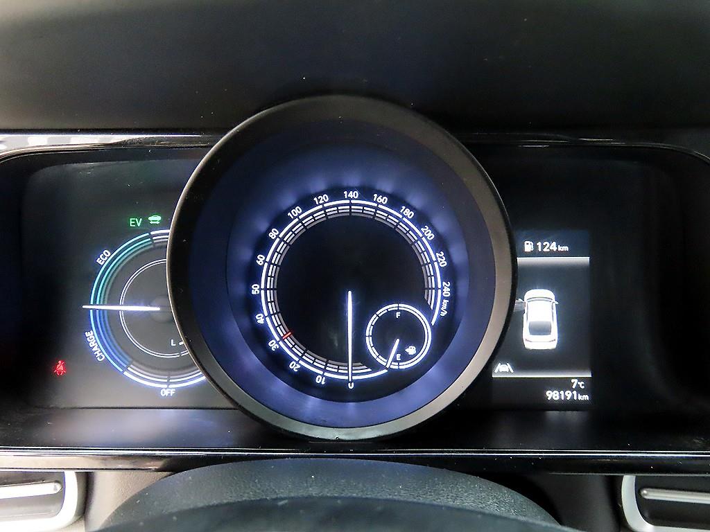 HYUNDAI Avante - Vista 9