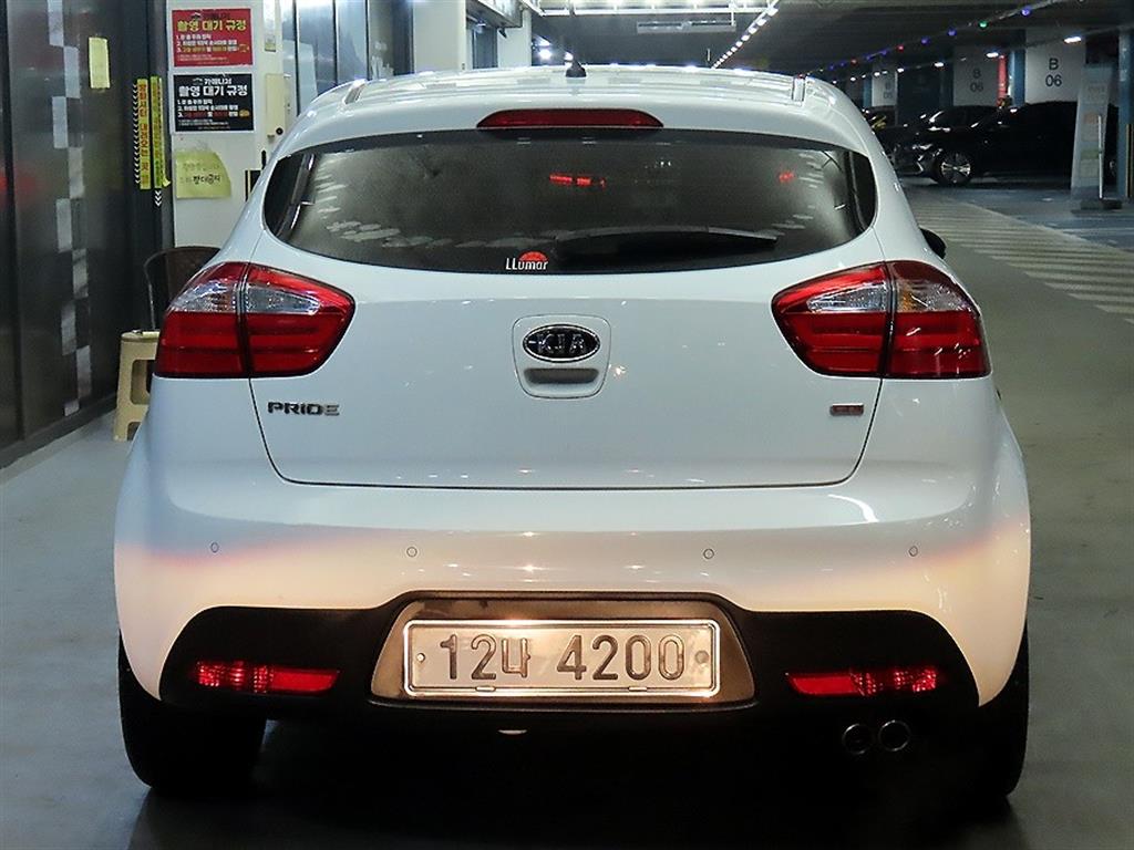KIA Pride - Vista 5