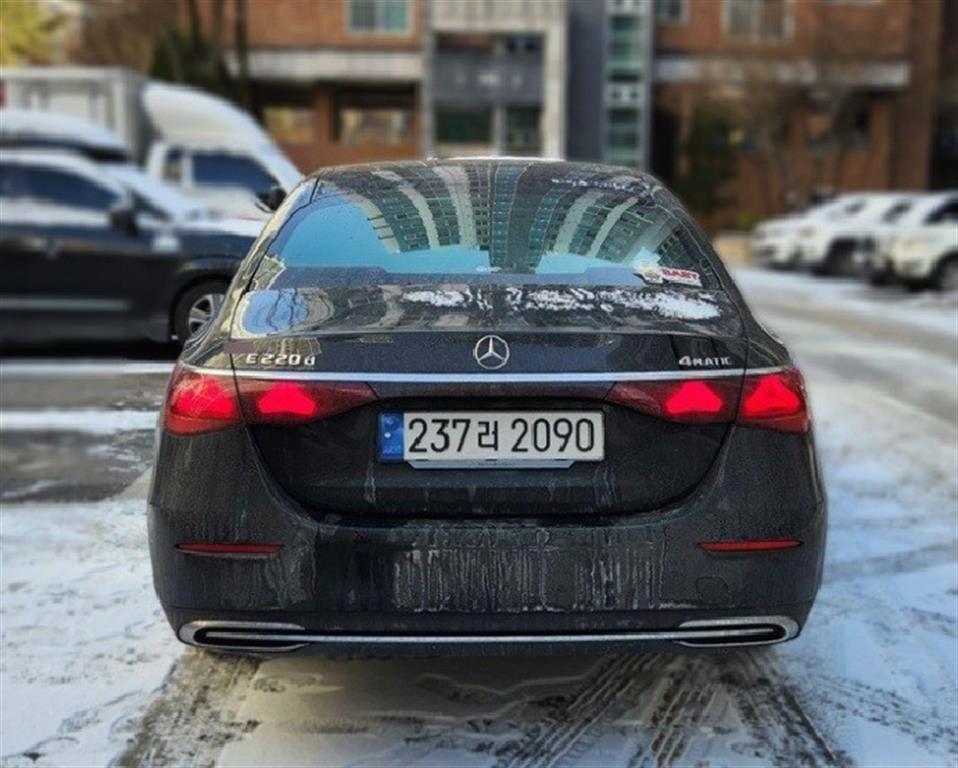 Mercedes Benz E class - Vista 3