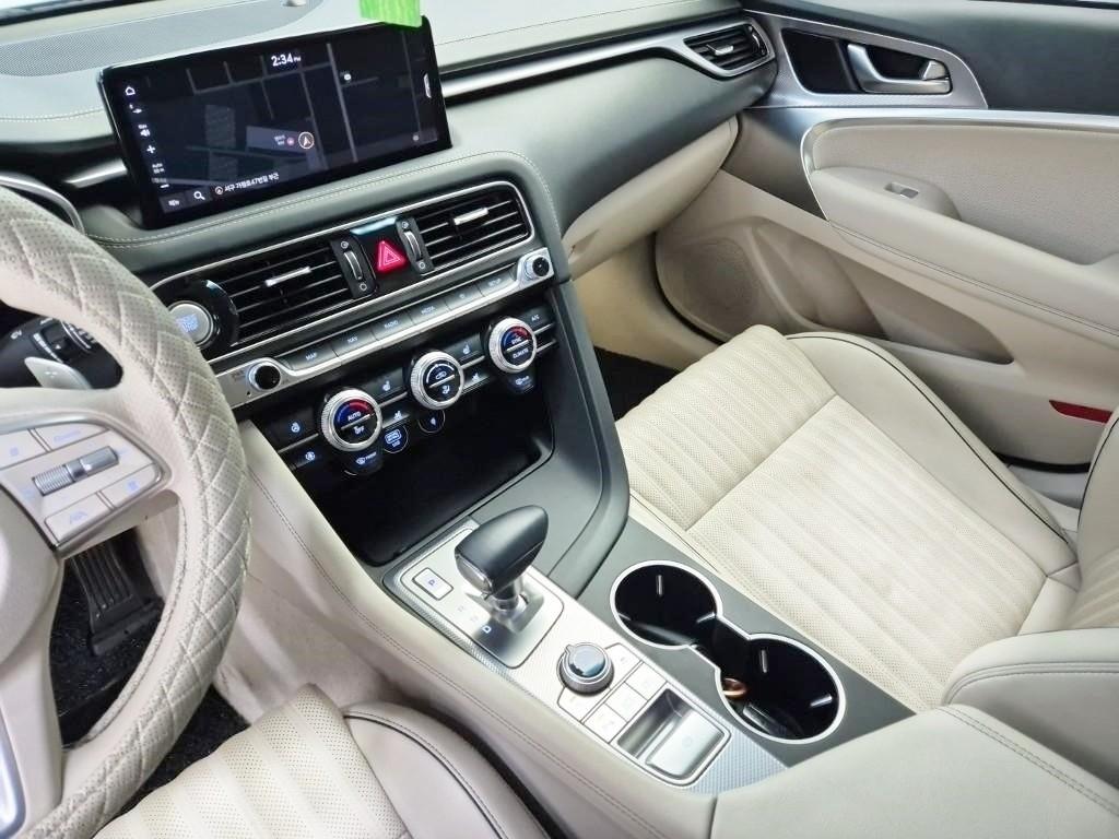 Genesis G70 - Vista 9