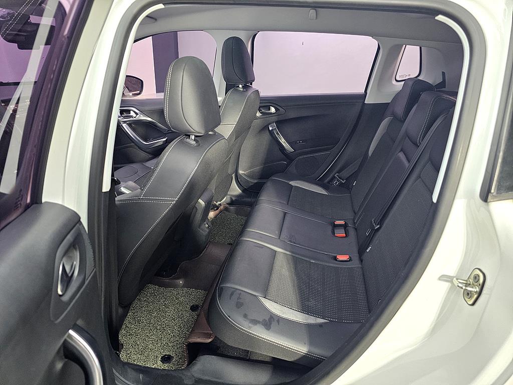 Peugeot 2008 - Vista 9