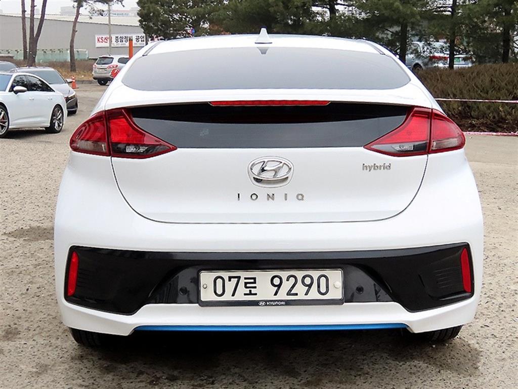 HYUNDAI Ioniq - Vista 4