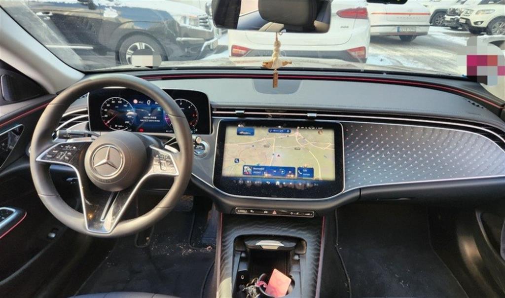 Mercedes Benz E class - Vista 4