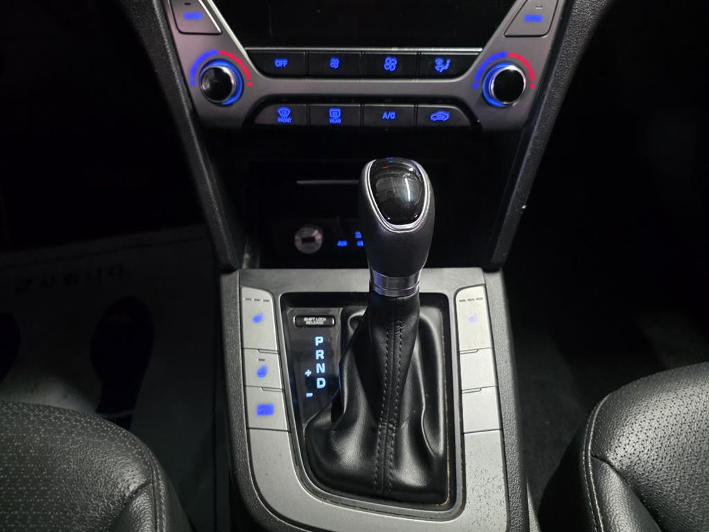 HYUNDAI Avante - Vista 5