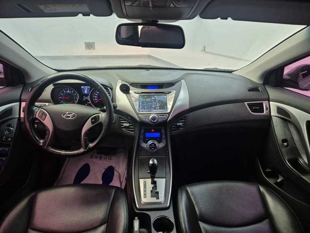 HYUNDAI Avante - Vista 7