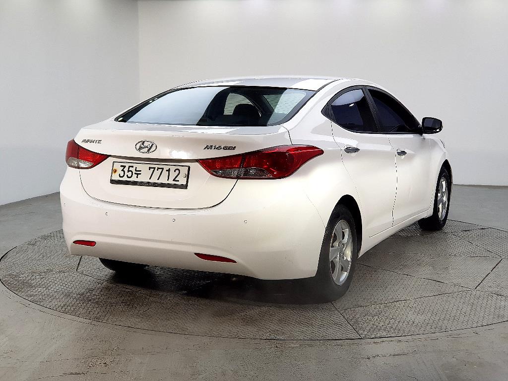 HYUNDAI Avante - Vista 4