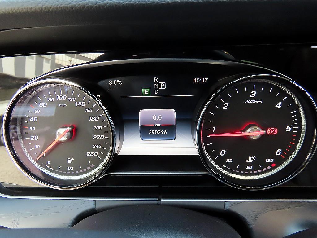 Mercedes Benz E class - Vista 9