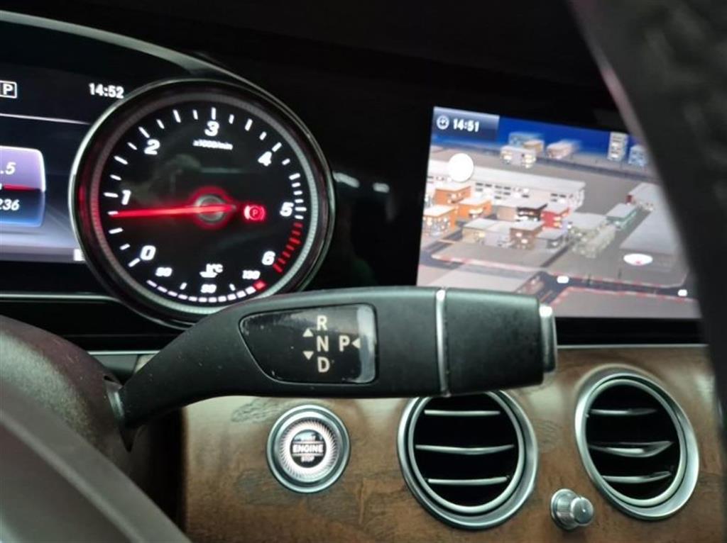 Mercedes Benz E class - Vista 8