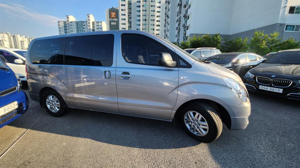 HYUNDAI Starex - Vista 4