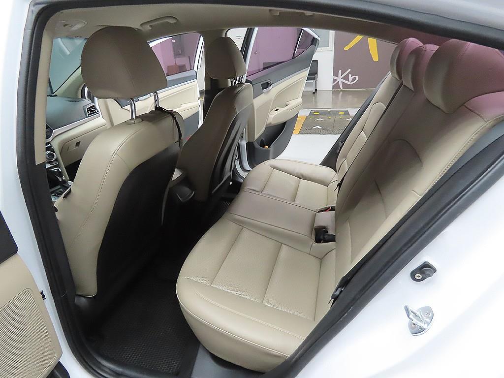 HYUNDAI Avante 2019 Blanco - Importación desde Corea - HF Imports Iquique - Foto 8