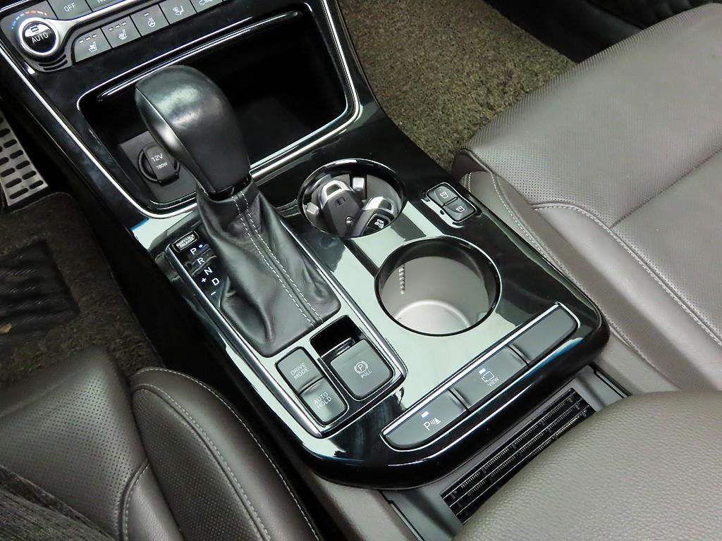 HYUNDAI Grandeur - Vista 10