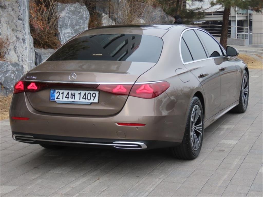 Mercedes Benz E class - Vista 5