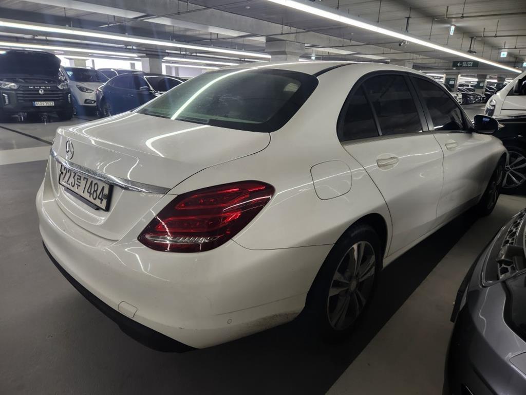 Mercedes Benz C Class - Vista 4