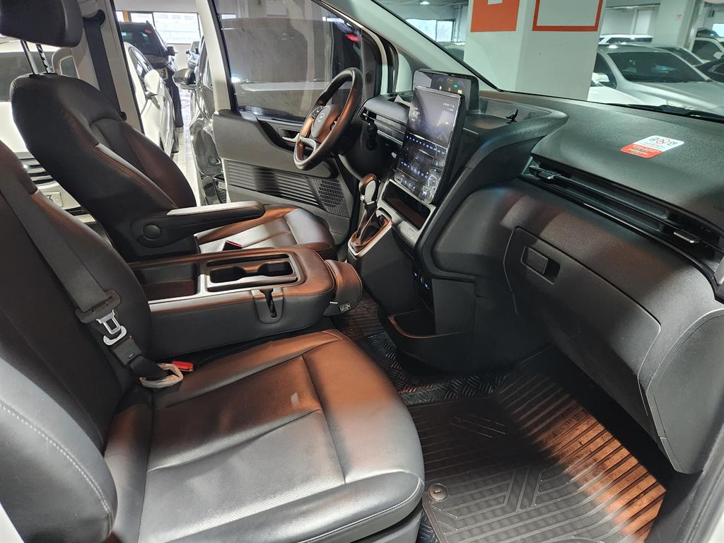 HYUNDAI Staria - Vista 8