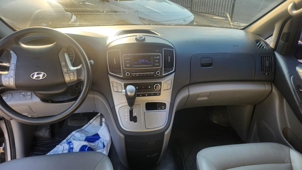 HYUNDAI Starex - Vista 6