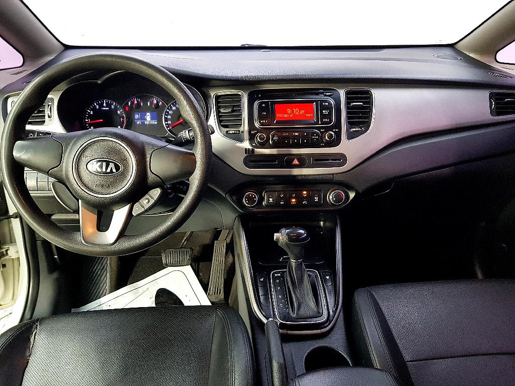 KIA Carens - Vista 5
