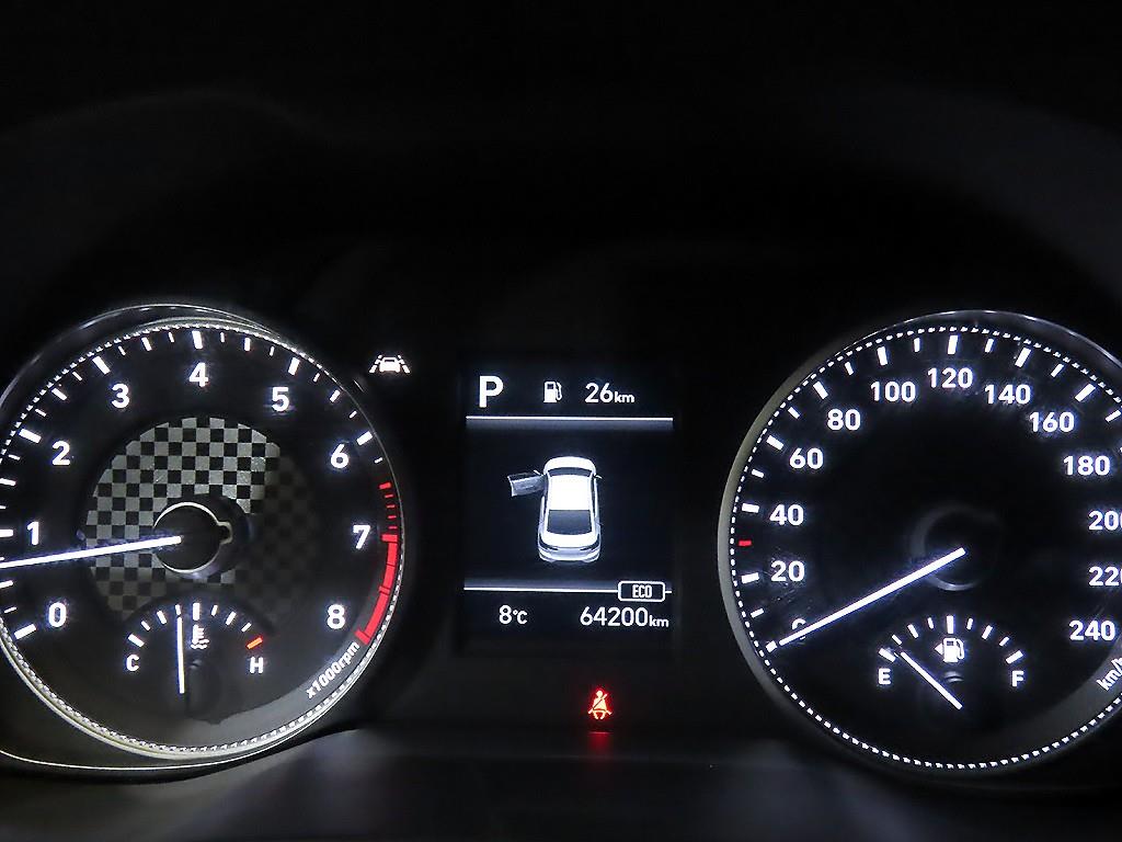 HYUNDAI Avante - Vista 9