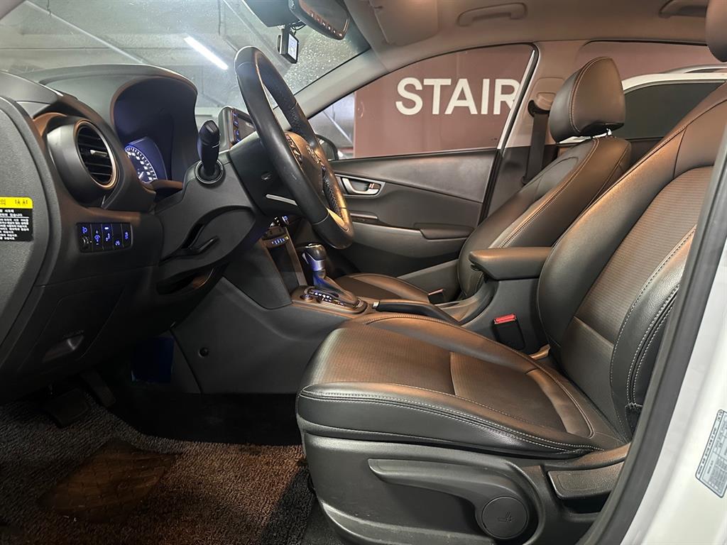 HYUNDAI Kona - Vista 10