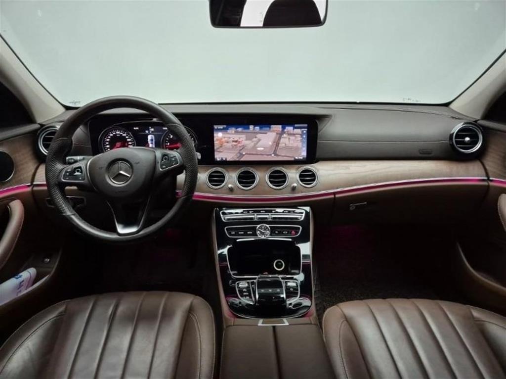 Mercedes Benz E class - Vista 7