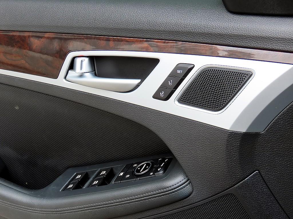 HYUNDAI Genesis - Vista 12