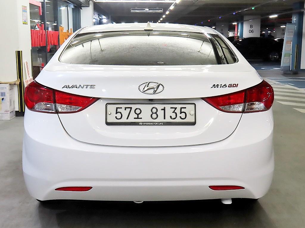 HYUNDAI Avante - Vista 5