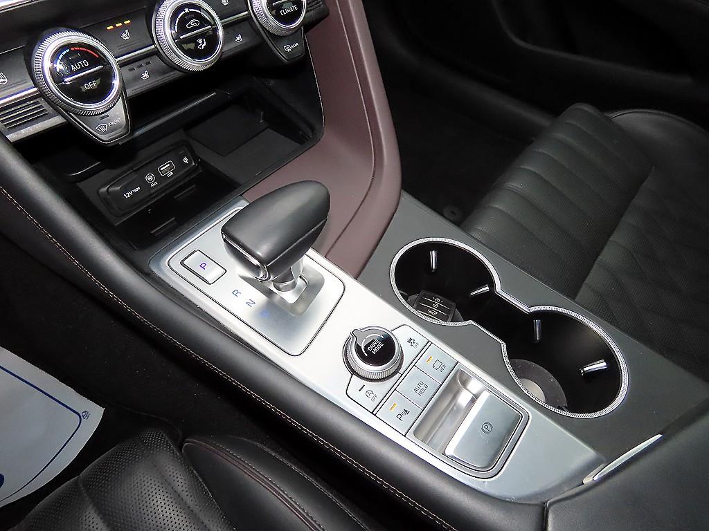 Genesis G70 - Vista 11