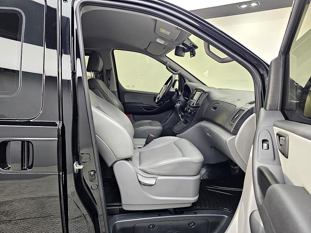 HYUNDAI Starex - Vista 11