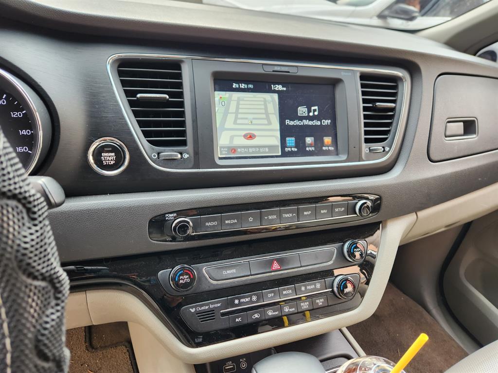 KIA Carnival - Vista 10