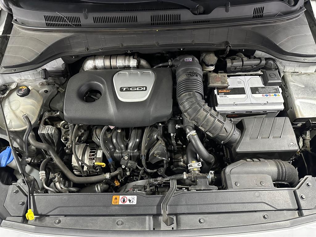 HYUNDAI Kona - Vista 9