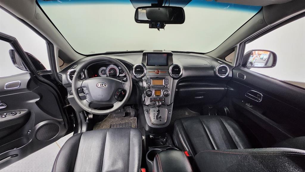 KIA Carens - Vista 6