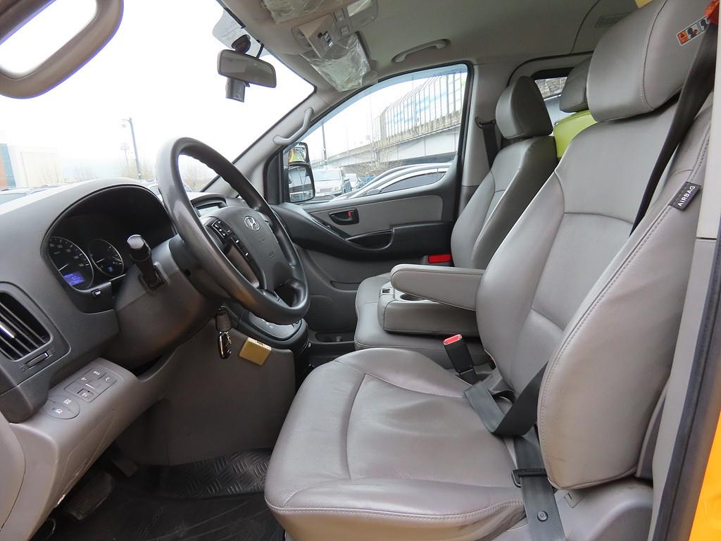 HYUNDAI Starex - Vista 8