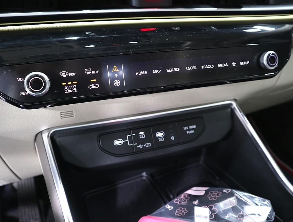 KIA Carnival - Vista 11