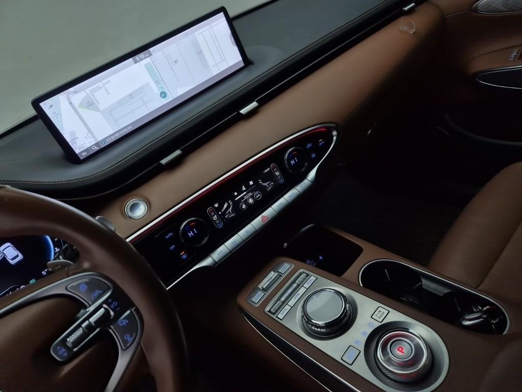 Genesis GV70 - Vista 10