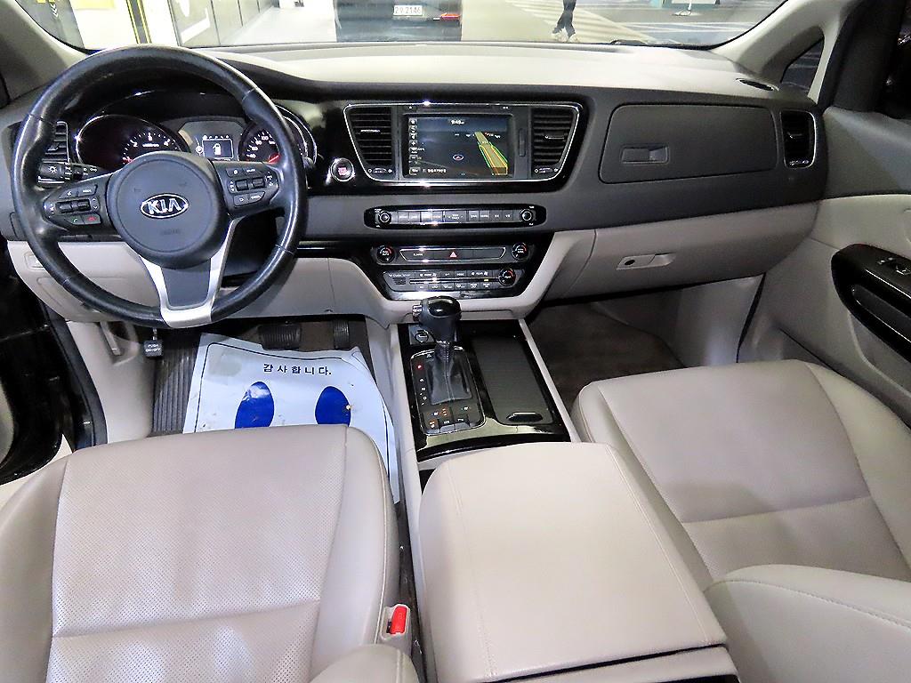 KIA Carnival - Vista 10