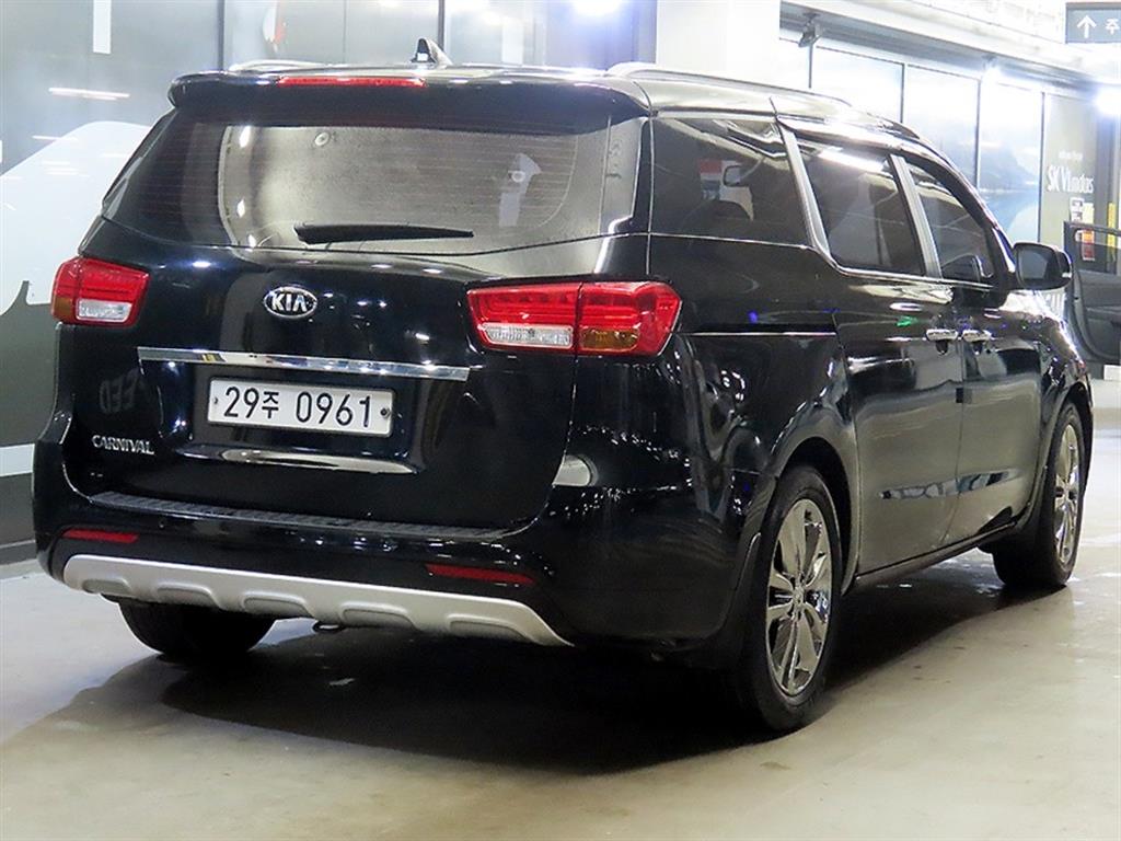 KIA Carnival - Vista 4