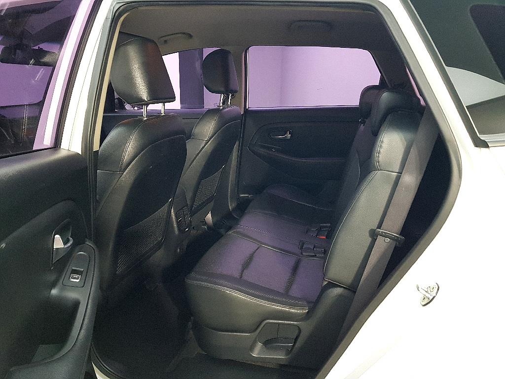 KIA Carens - Vista 9