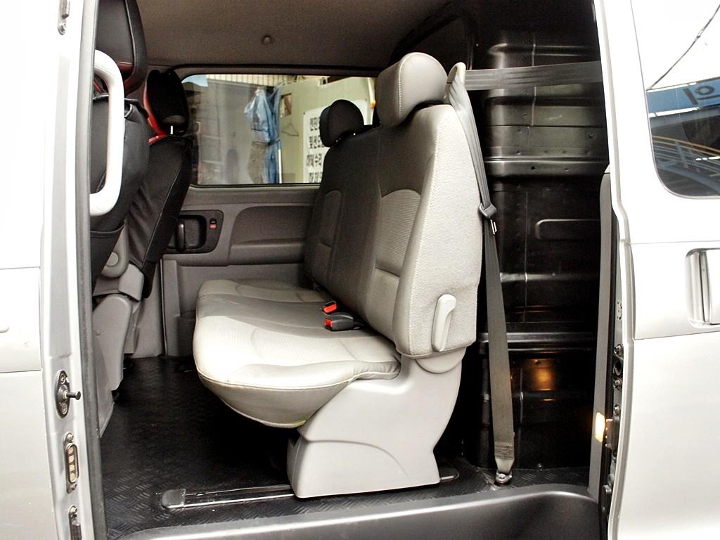 HYUNDAI Starex - Vista 10