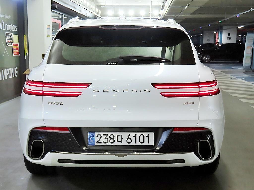 Genesis GV70 - Vista 5