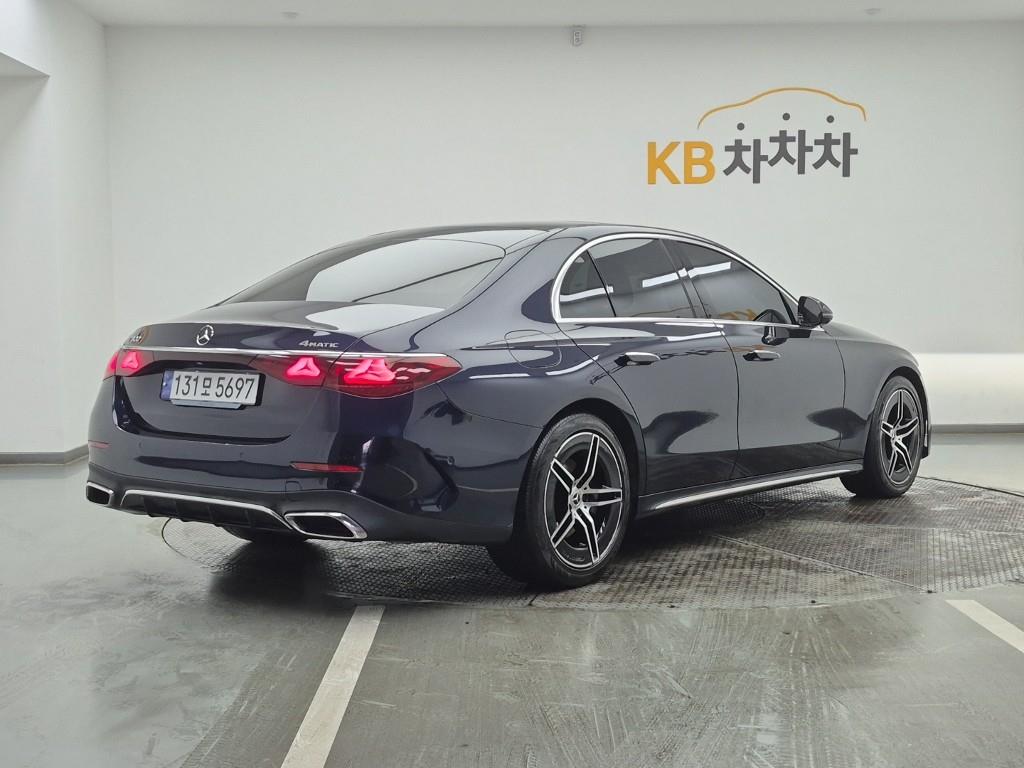 Mercedes Benz E class - Vista 4