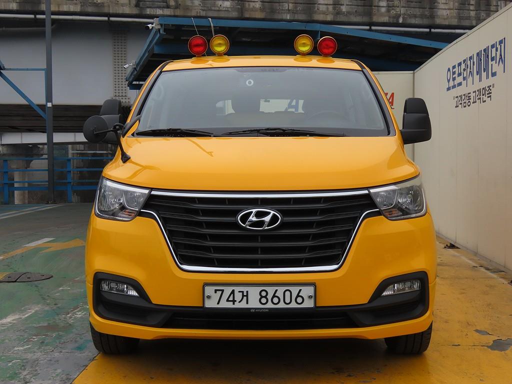 HYUNDAI Starex - Vista 2