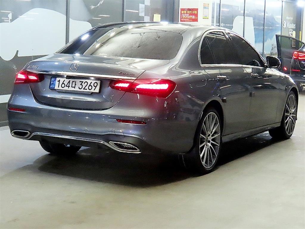 Mercedes Benz E class - Vista 4