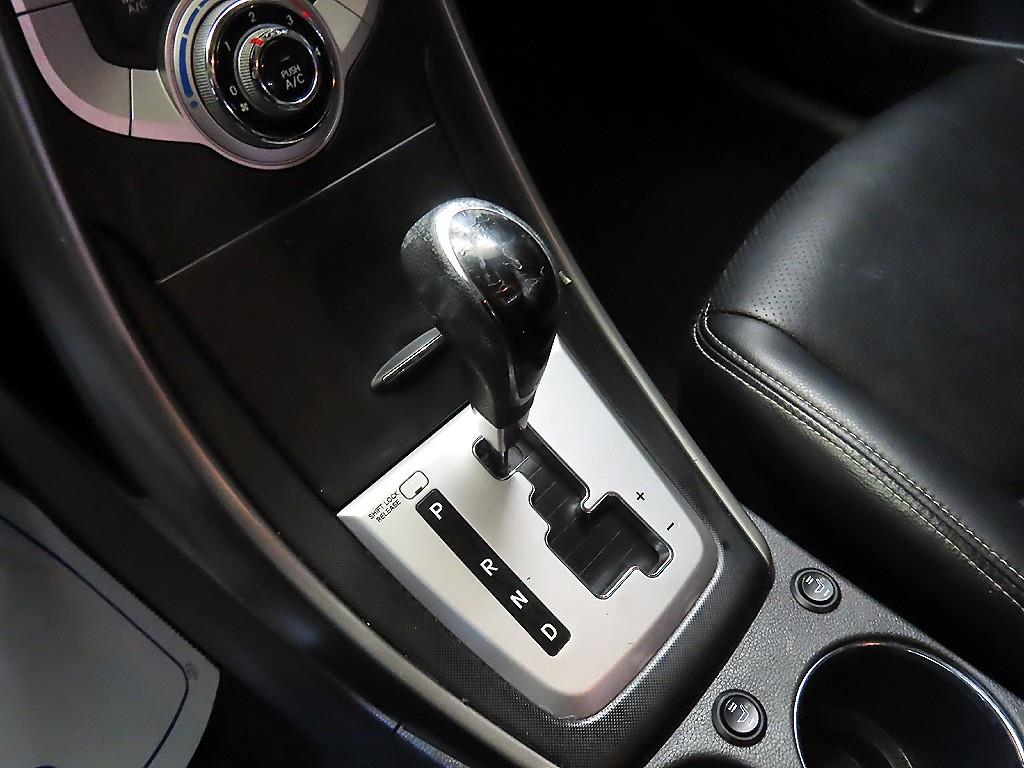 HYUNDAI Avante - Vista 11