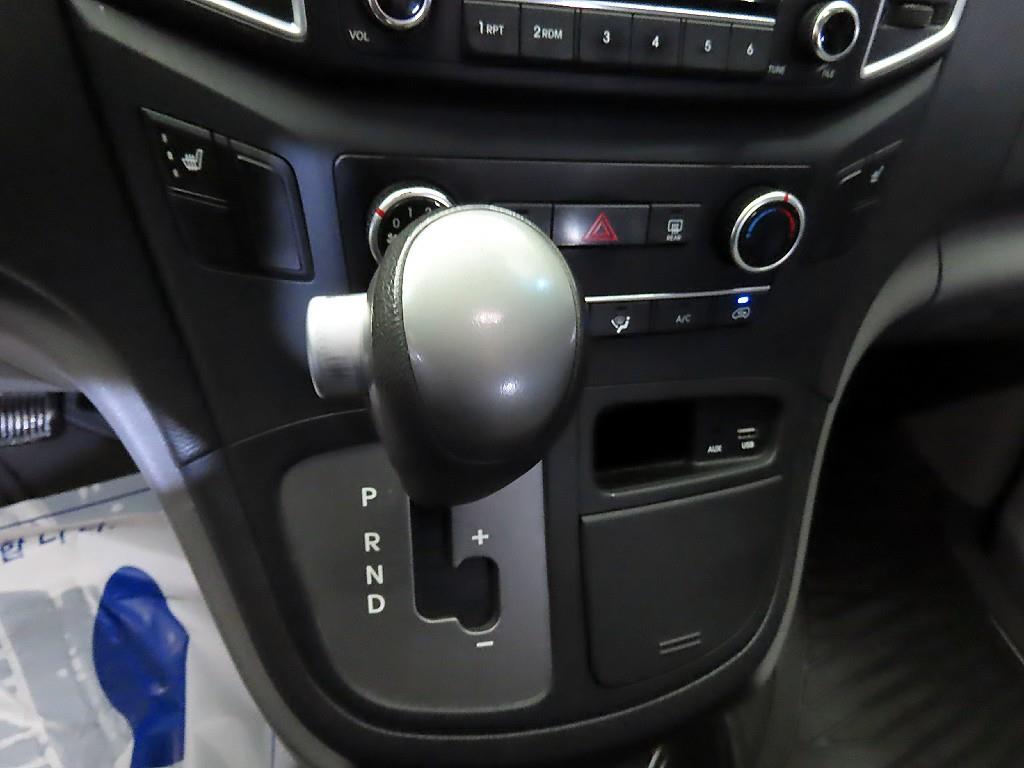 HYUNDAI Starex - Vista 12