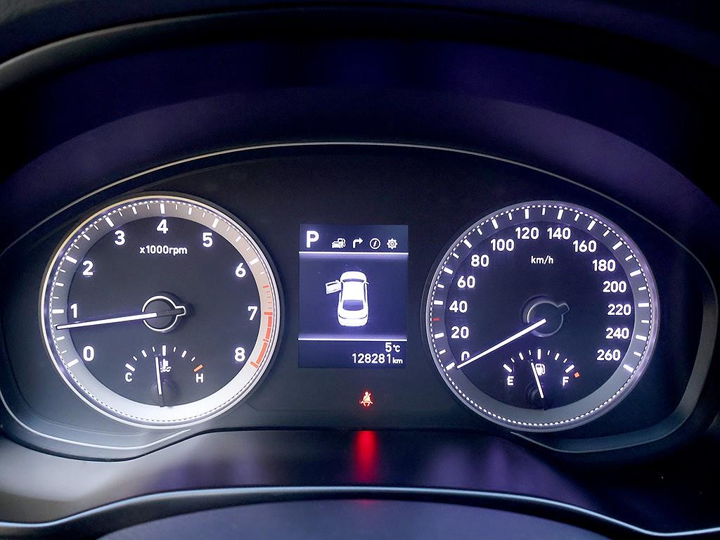 HYUNDAI Grandeur - Vista 11