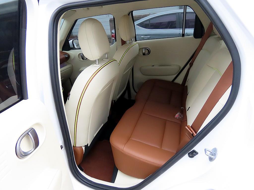 HYUNDAI Casper - Vista 6