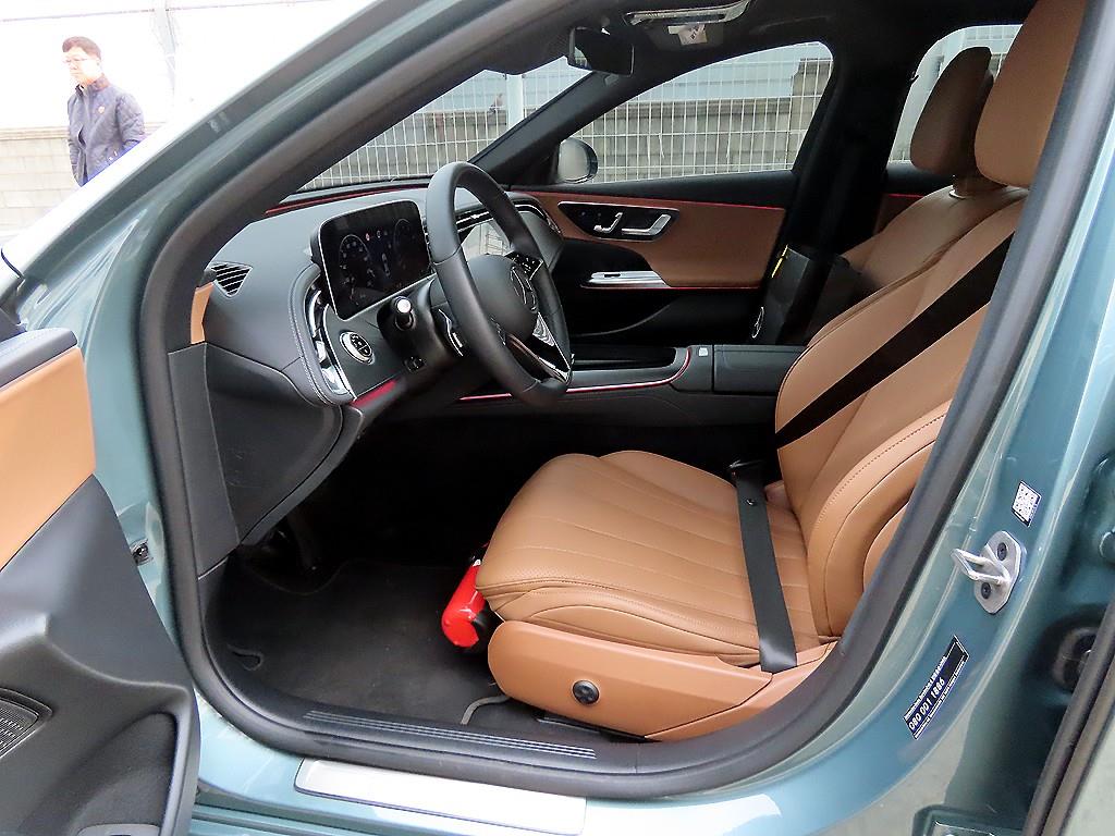 Mercedes Benz E class - Vista 5