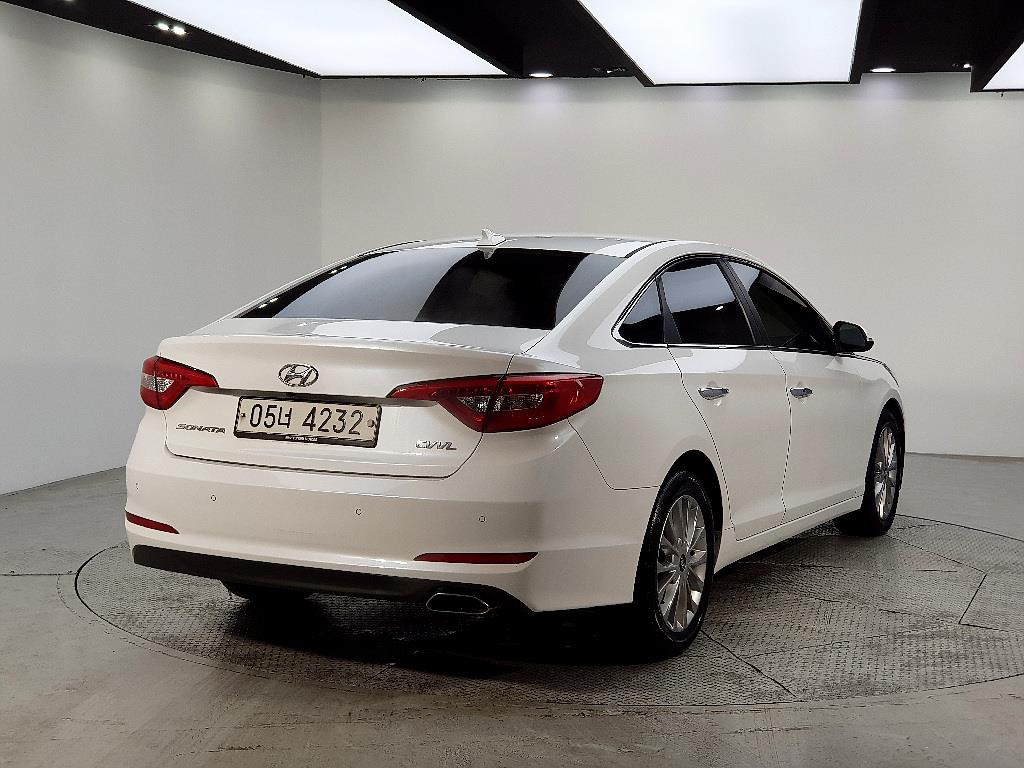 HYUNDAI Sonata - Vista 4