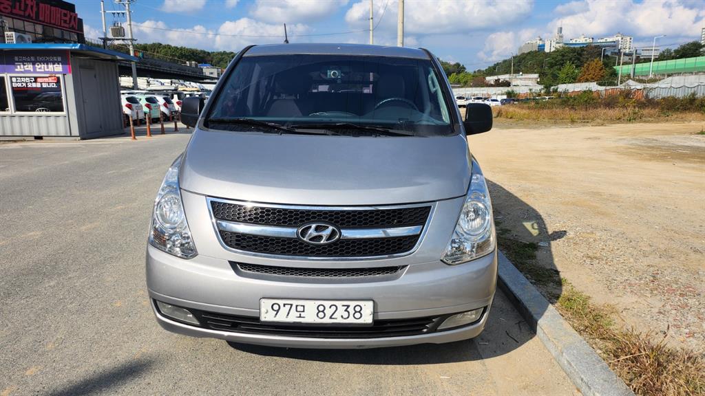 HYUNDAI Starex - Vista 2