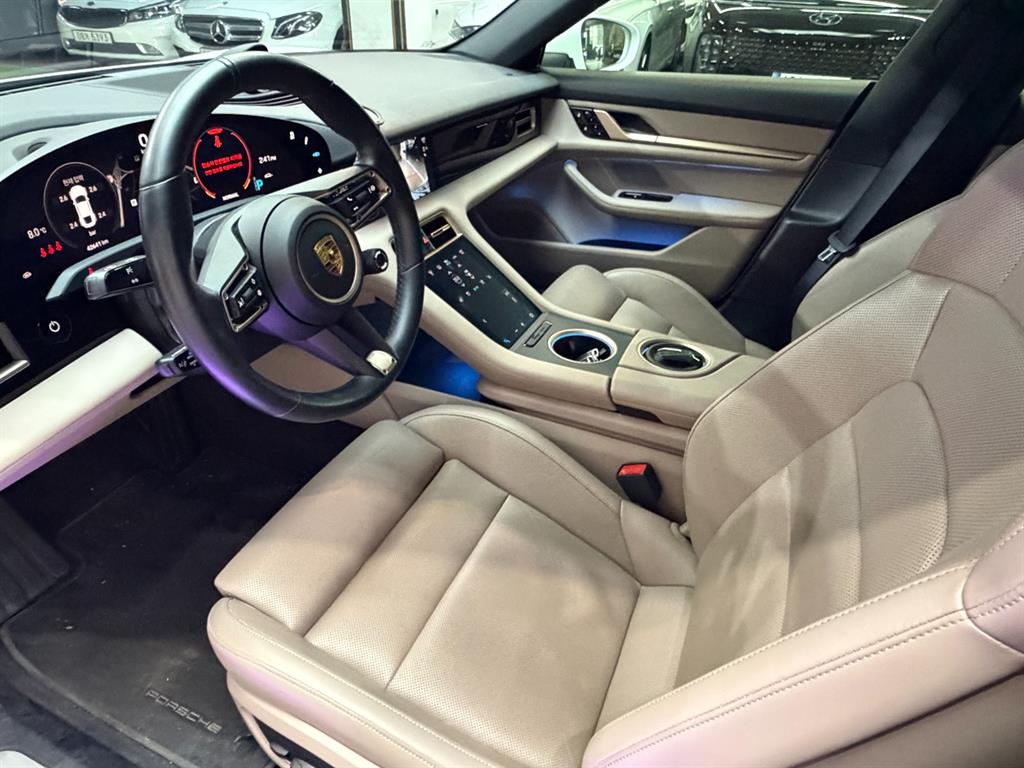 Porsche Taycan - Vista 8